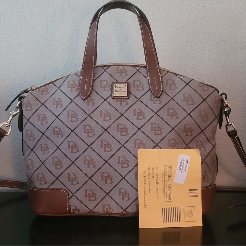 Dooney and Bourke Maxi Quilt Large
Gabriella EUC - Picture 3 of 16